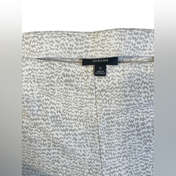 Alfani Size Office Fringed Hem Pull On Ankle Pants size 14 - Picture 4 of 13